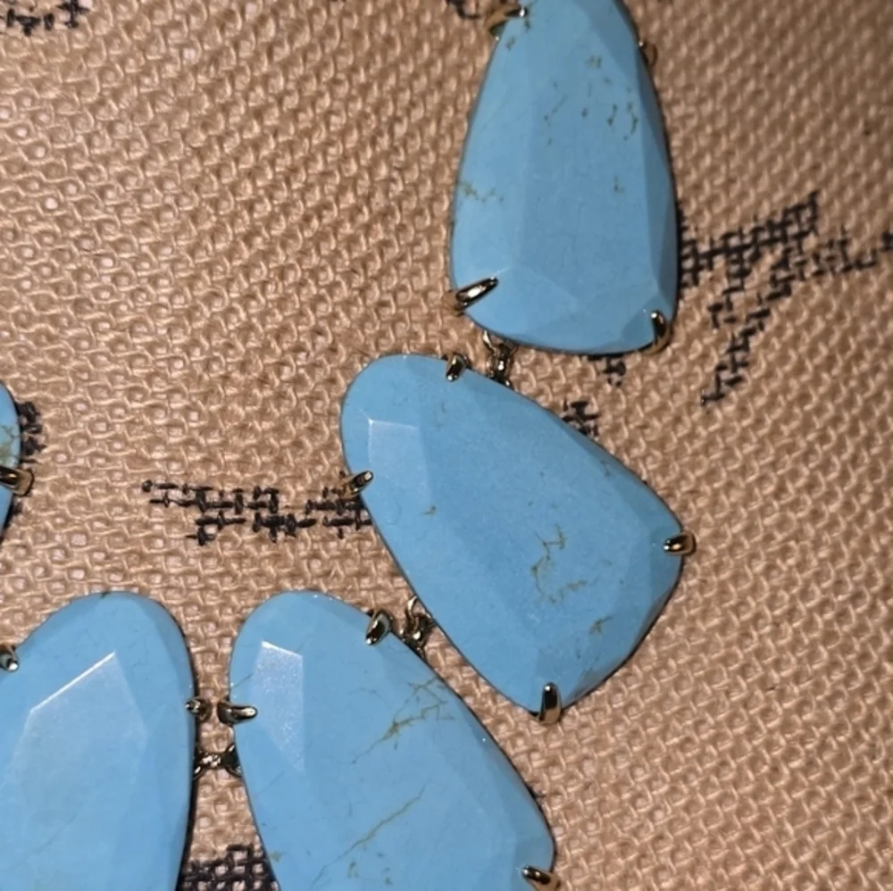 Kendra‎ Scott Harlow statement necklace in Variegated Turquoise Magnesite???